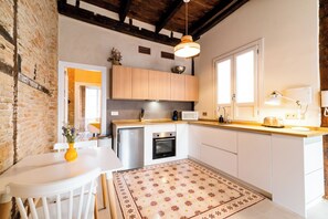 Private kitchen - Intimate and cozy apartment in the center of town (Granada)
