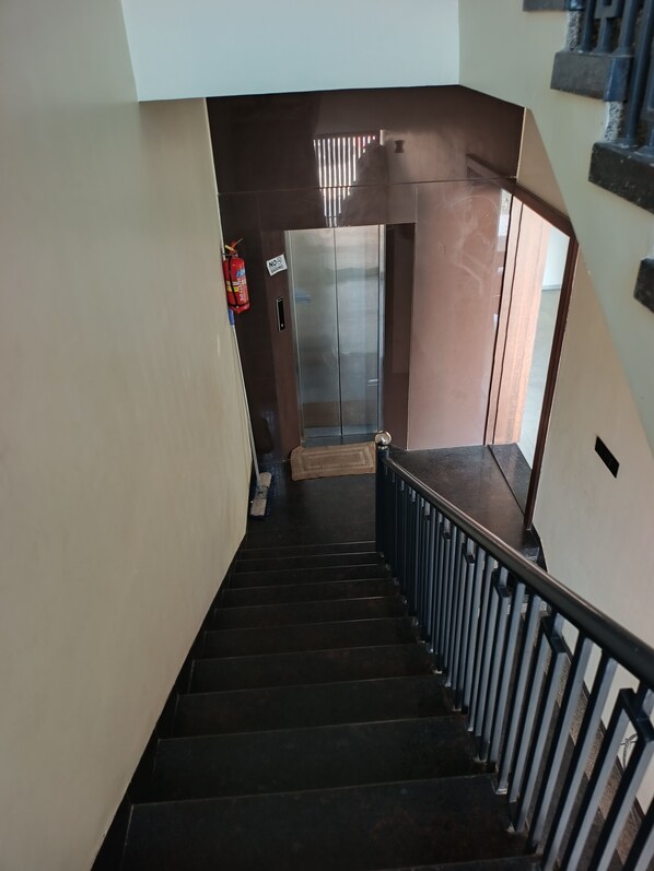 Elevator - Hotel Riddhi Shree (Ujjain)