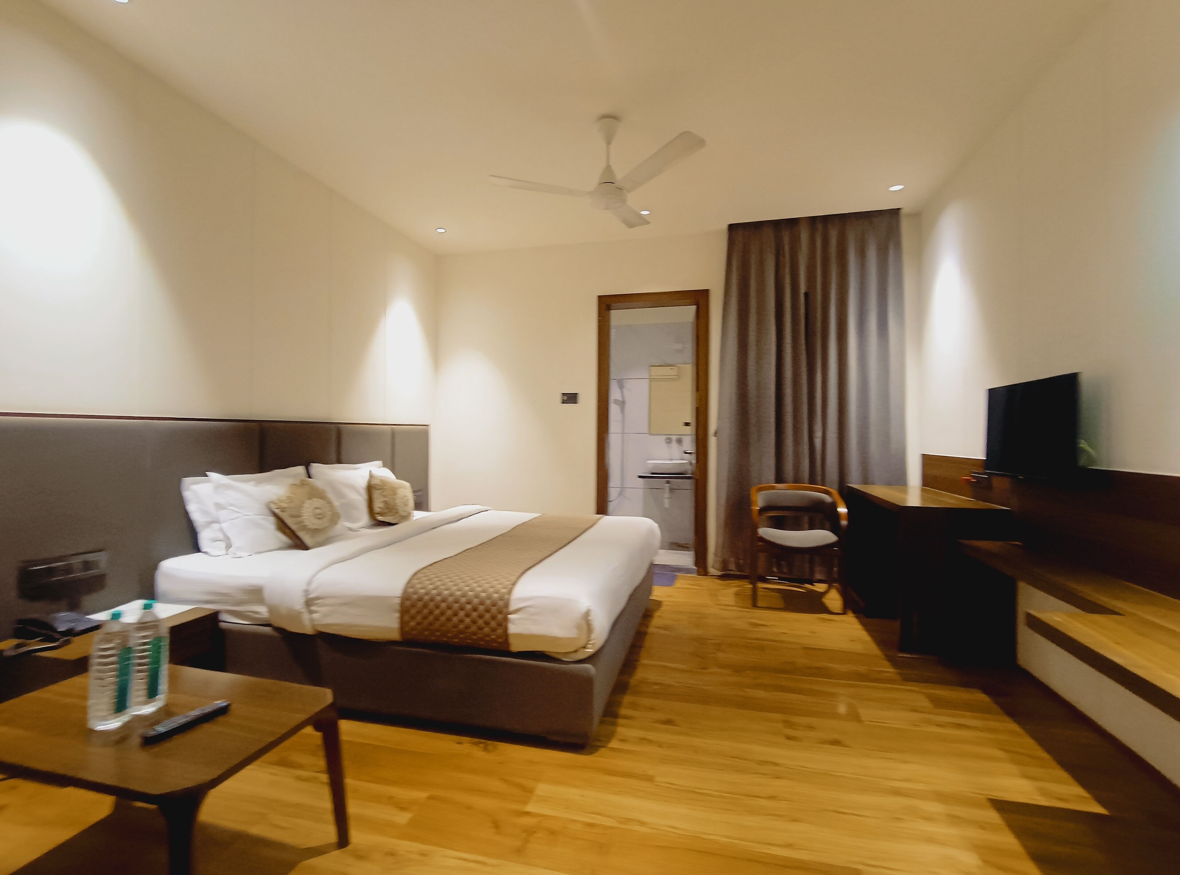 Premium Room | Desk, free WiFi