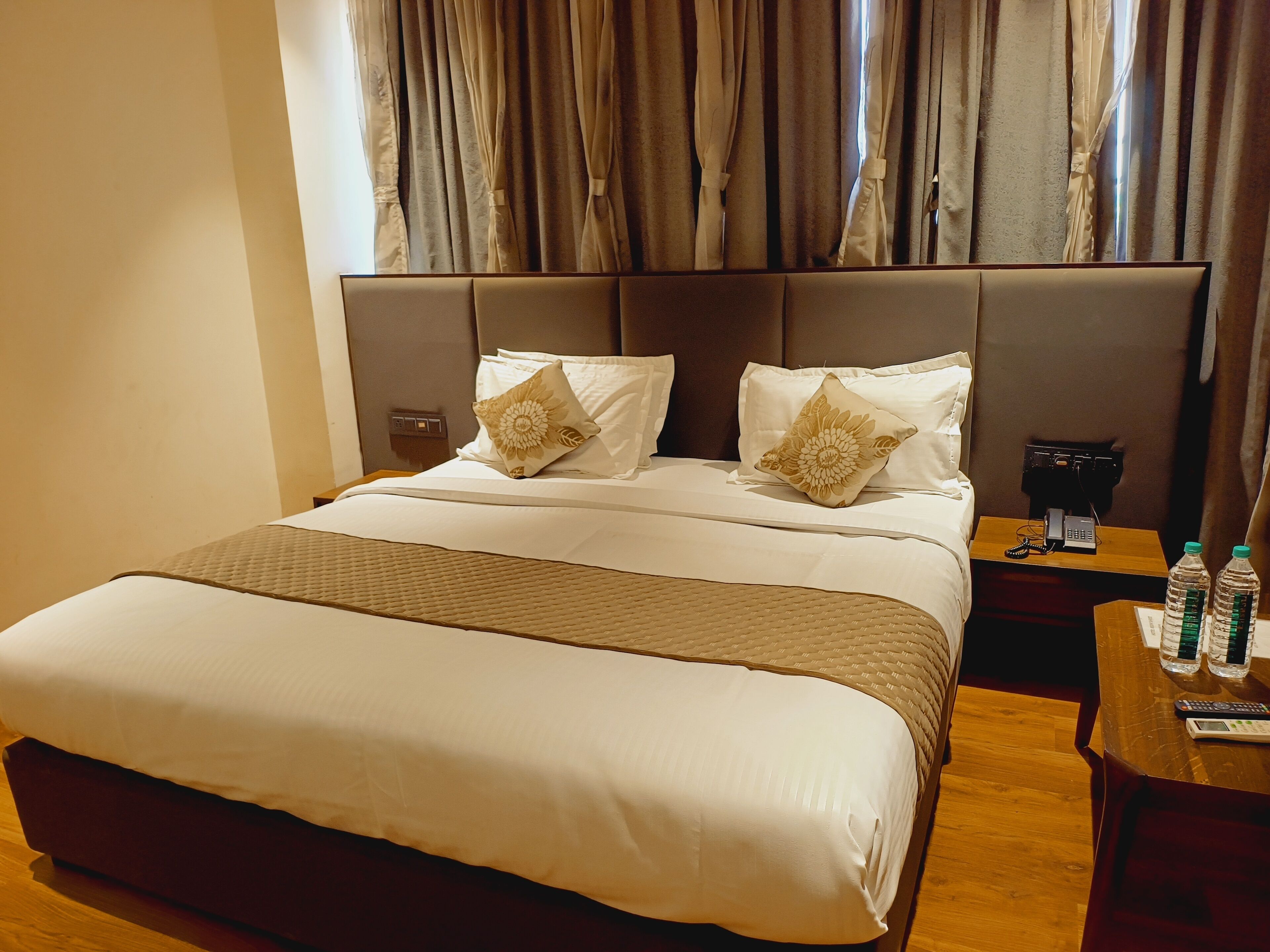 Deluxe Room | Desk, free WiFi