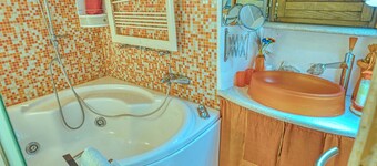 GrandTourSuiteHome, Spoleto, romantic comfort apartment in historic center