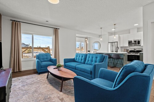 Bright, new suite 10 min from Calgary