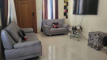 House, 1 Bedroom | Living room