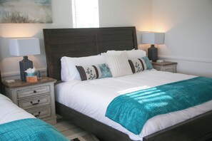 6 bedrooms, desk, iron/ironing board, travel cot - Golf, Lake & Indio Mountain Views, Pool, Spa, BBQ, Games (Indio)