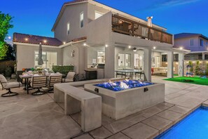 Outdoor dining - Golf, Lake & Indio Mountain Views, Pool, Spa, BBQ, Games (Indio)