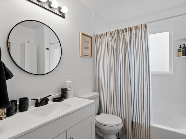 Towels, soap, toilet paper - Cozy SLC Haven Near Downtown (Salt Lake City)