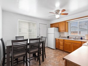 Private kitchen - Cozy SLC Haven Near Downtown (Salt Lake City)