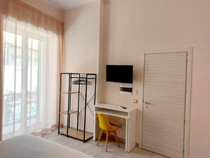 Double Room, Balcony, City View | Desk, laptop workspace, free WiFi - AL centro (Frattamaggiore)