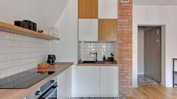 Comfort-Apartment, Stadtblick | Eigene Küche