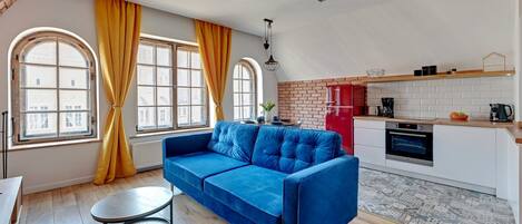 Comfort Apartment, City View | Living area