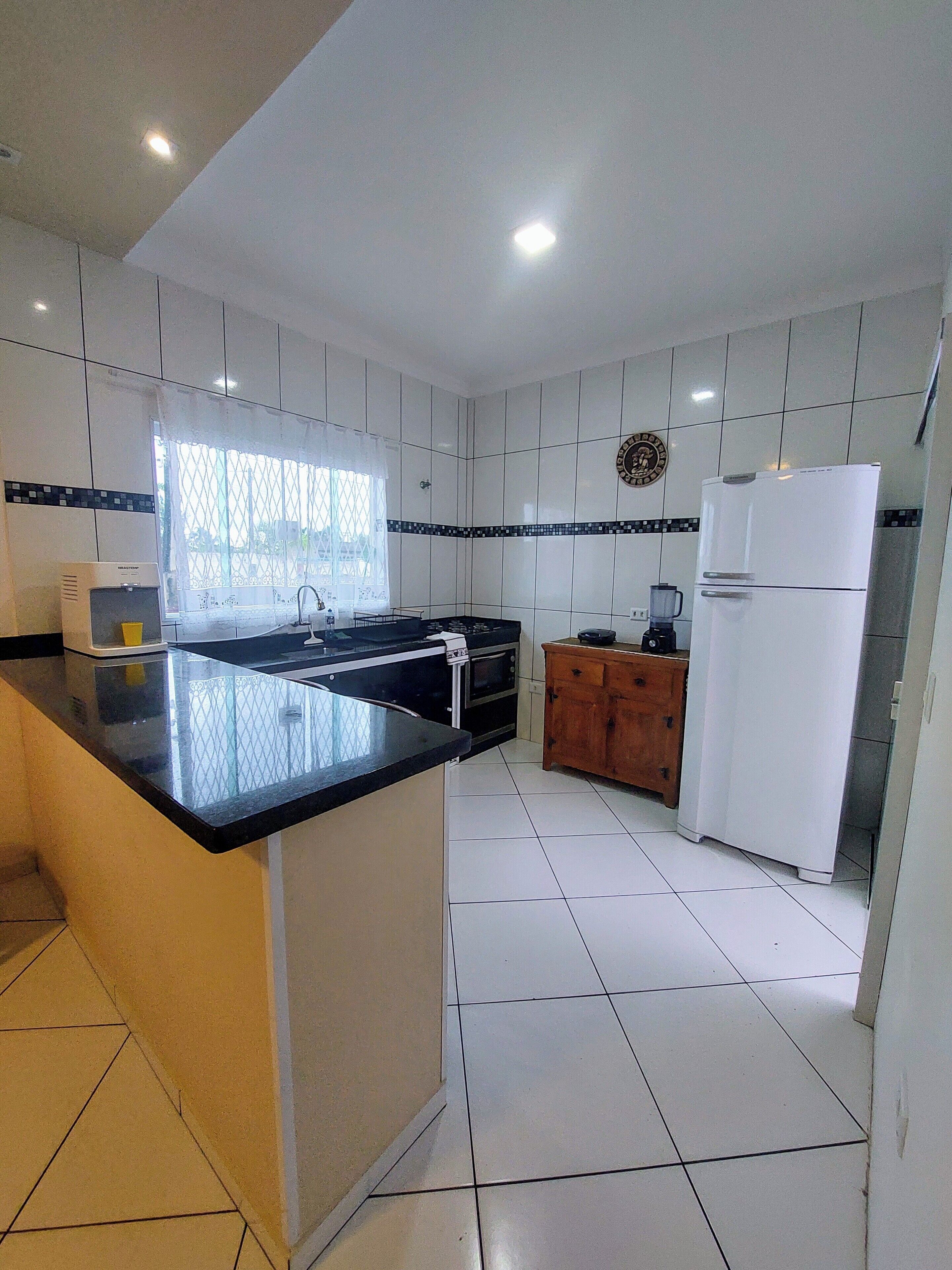 Geladeira, fogão, cooktop, torradeira