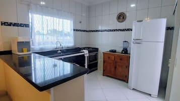 Geladeira, fogão, cooktop, torradeira