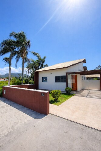 Canto do Cruz - Ilha Comprida, Fully equipped house with air conditioning and barbecue.