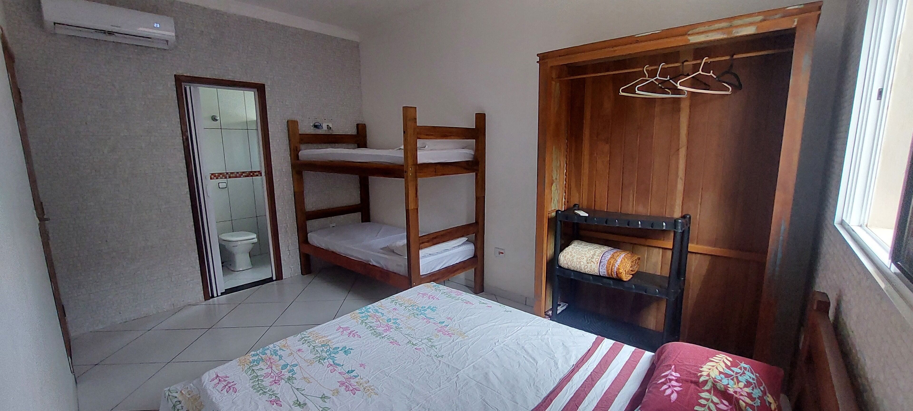 2 quartos, Wi-Fi de cortesia, roupa de cama