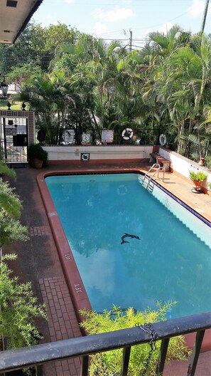 Pool - Comfortable 2-Bedroom, 1.5 Miles from the Beach (Pompano Beach)
