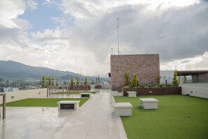 Outdoor dining - FIRA LUMIÈRE | Exclusive and comfortable apartment near Interplaza (Quetzaltenango)