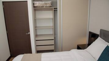 2 bedrooms, iron/ironing board, internet, bed sheets