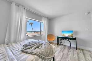 Room - 109 Great Ocean View Prime Location (Destin)