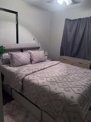 3 室のベッド  ルーム、アイロン / アイロン台、WiFi、ベッドシーツ