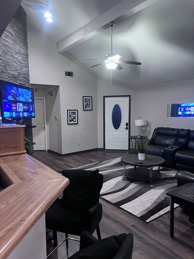 Peace and privacy in this entire 3 Bed 2/Bath duplex!