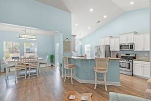 Fridge, microwave, oven, stovetop - Bright 3BR Legends Golf Resort near Beach (Myrtle Beach)