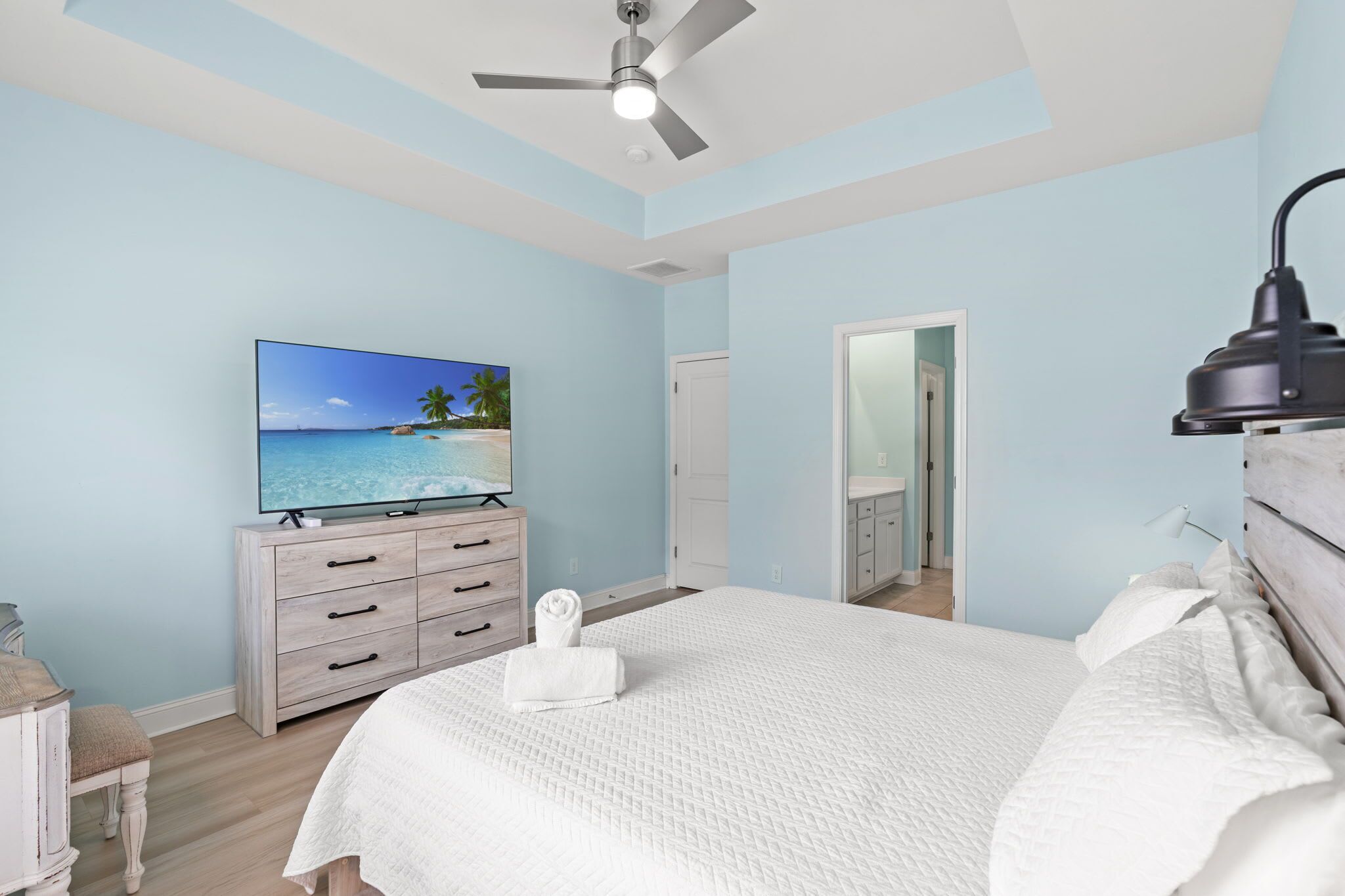 3 bedrooms, iron/ironing board, WiFi, bed sheets