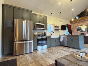 Fridge, microwave, oven, stovetop - Tiny Glamping Lake House - The Black Rose Saloon (Lake George)