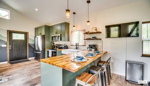 Køleskab, mikrobølgeovn, ovn, kogeplade