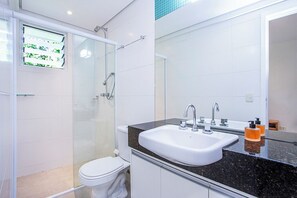 Hus, hageutsikt | Bad