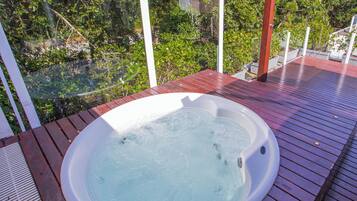Casa, vista para o jardim | Terraço/pátio