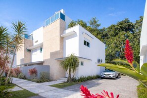 Nhà, quang cảnh vườn | Ngoại thất