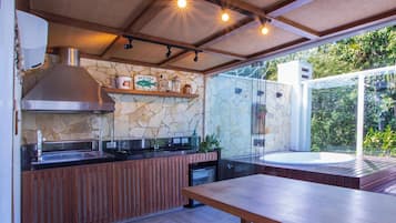 Casa, vista para o jardim | Terraço/pátio