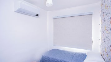 Casa, vista para o jardim | Cortinas blackout, ferros/tábuas de passar roupa, Wi-Fi de cortesia