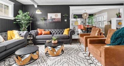 Roomy Central Hub • Games, Fire Pit & Downtown Fun