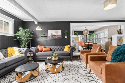 Roomy Central Hub • Games, Fire Pit & Downtown Fun