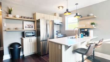 Kühlschrank, Mikrowelle, Ofen, Geschirrspüler