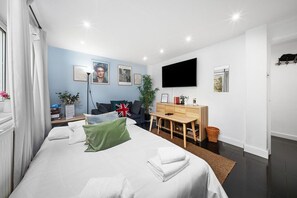 Unclassified image, 4 of 40, button - Chic Arlington Home | Walk to Angel & King’s Cross (Greater London)