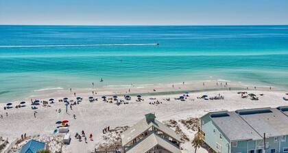 Sunny Getaway | Minutes To Beaches & Downtown