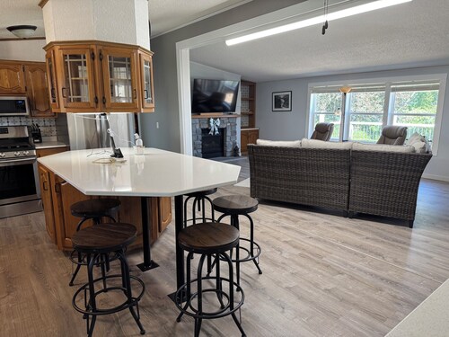 Fabulous 3-bedroom house with AC on charming Lake Osakis