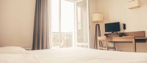 Iron/ironing board, free WiFi, bed sheets