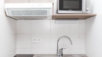 Micro-ondes, four, plaque de cuisson, lave-vaisselle