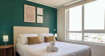 Chic Nunoa Apt Cozy Stay for 5 Balcony