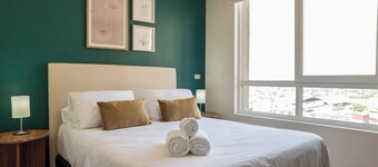 Chic Nunoa Apt Cozy Stay for 5 Balcony