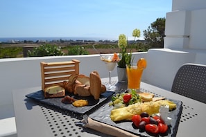 Buffet déjeuner gratuit tous les jours