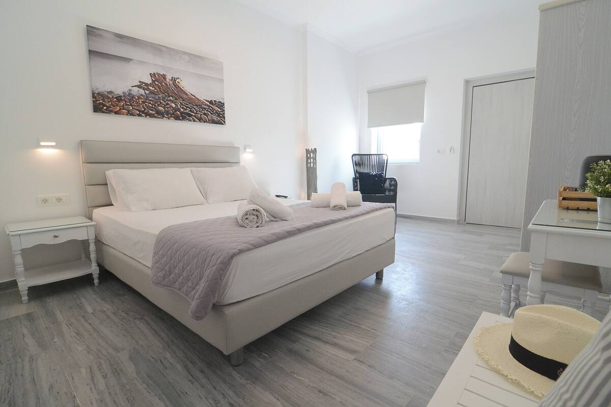 컴포트 쿼드룸 | 고급 침구, 다리미/다리미판, 무료 WiFi, 각각 다른 스타일의 인테리어