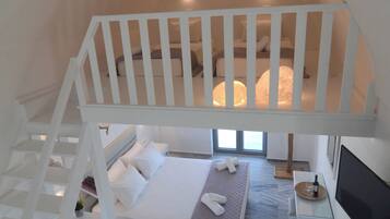 Premium vierpersoonskamer | Luxe beddengoed, individueel gedecoreerd, individueel gemeubileerd