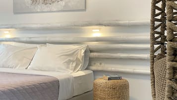 Habitación Deluxe, balcón, vistas al mar | Tabla de planchar con plancha y wifi gratis