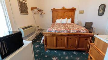 Single Room, Multiple Beds, Non Smoking | Blackout drapes, free WiFi