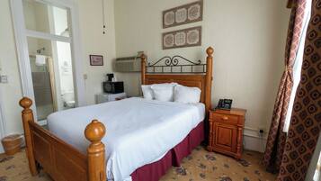 Blackout curtains, free WiFi