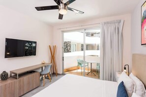 Iron/ironing board, travel cot, WiFi, bed sheets - Rooftop Pool Studio Steps from 5th Ave (Playa del Carmen)